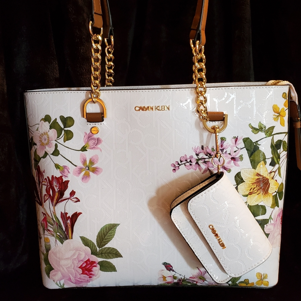 Calvin Klein purse/tote with Card Case
